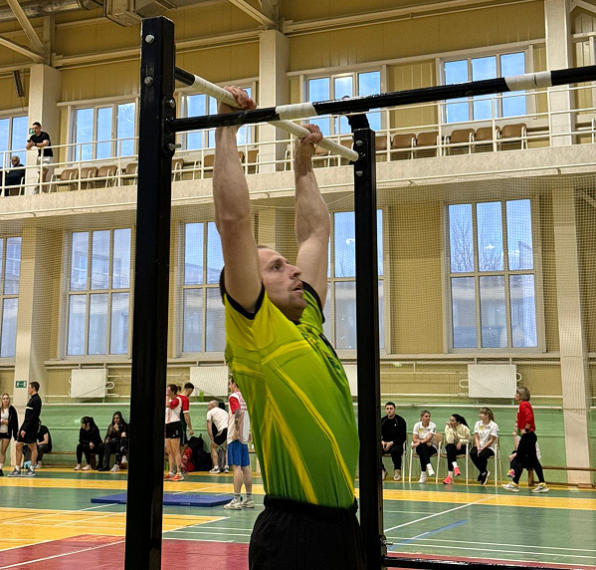 Участнику подтягивания запрещено. Участнику подтягивания запрещено.
